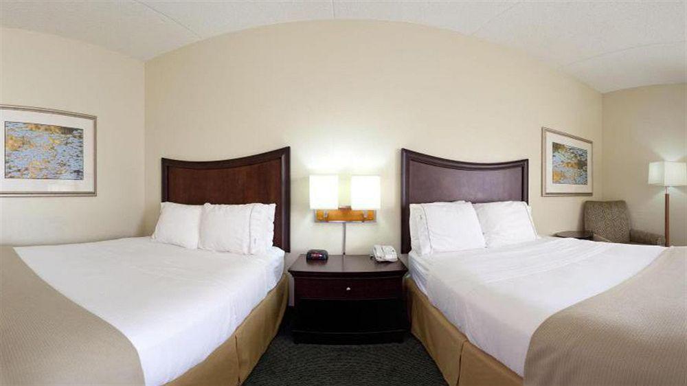 Holiday Inn Express Indianapolis Airport By Ihg Плейнфийлд Екстериор снимка