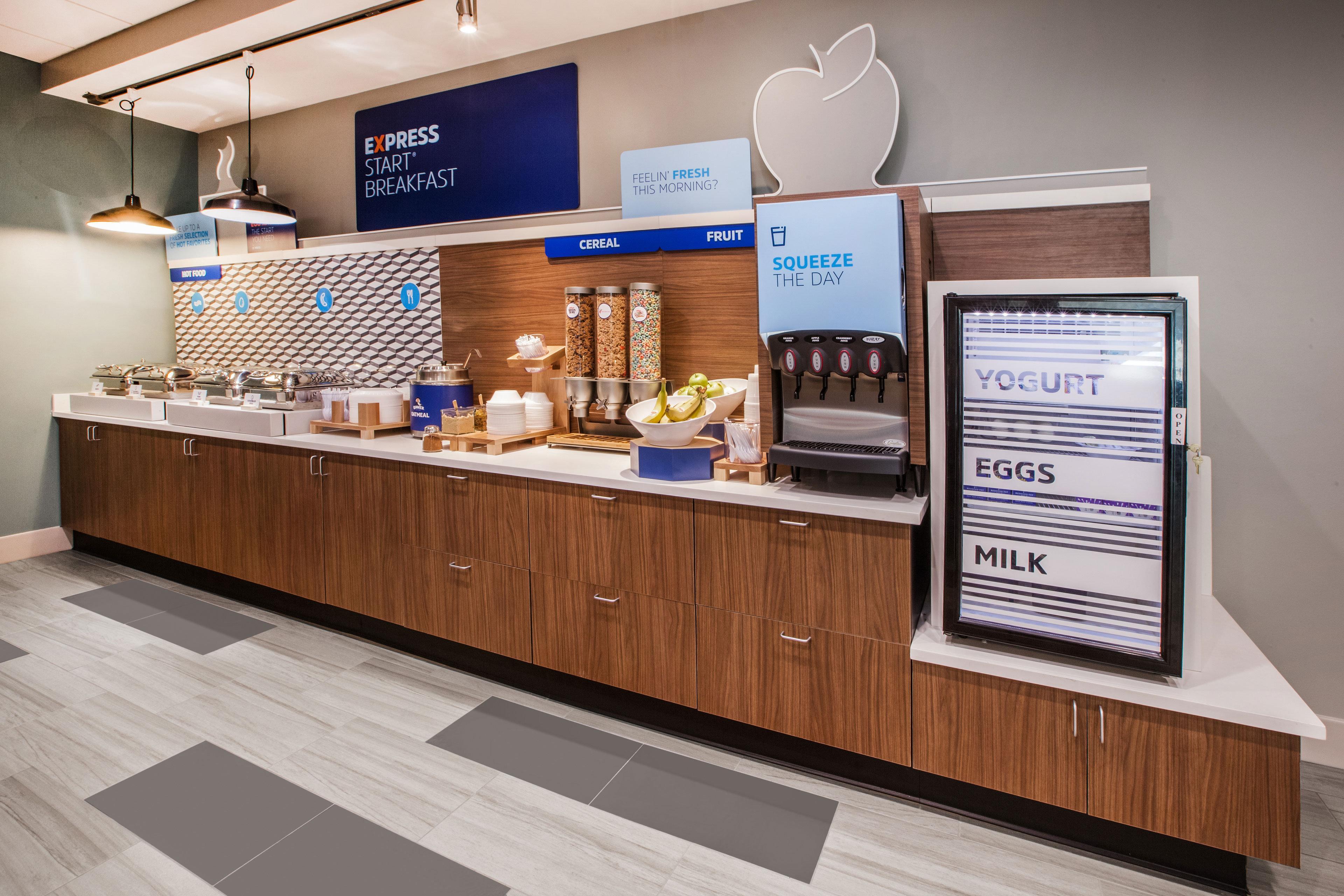 Holiday Inn Express Indianapolis Airport By Ihg Плейнфийлд Екстериор снимка
