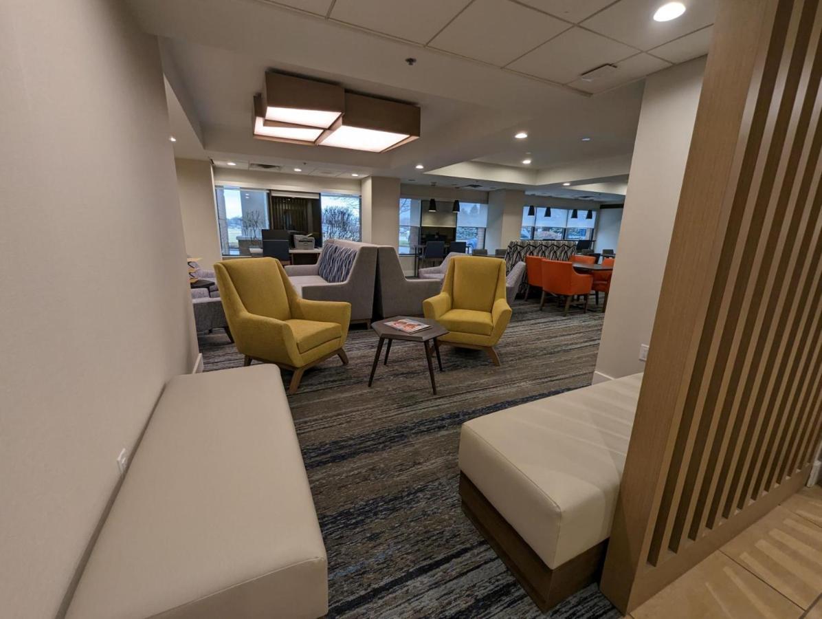 Holiday Inn Express Indianapolis Airport By Ihg Плейнфийлд Екстериор снимка
