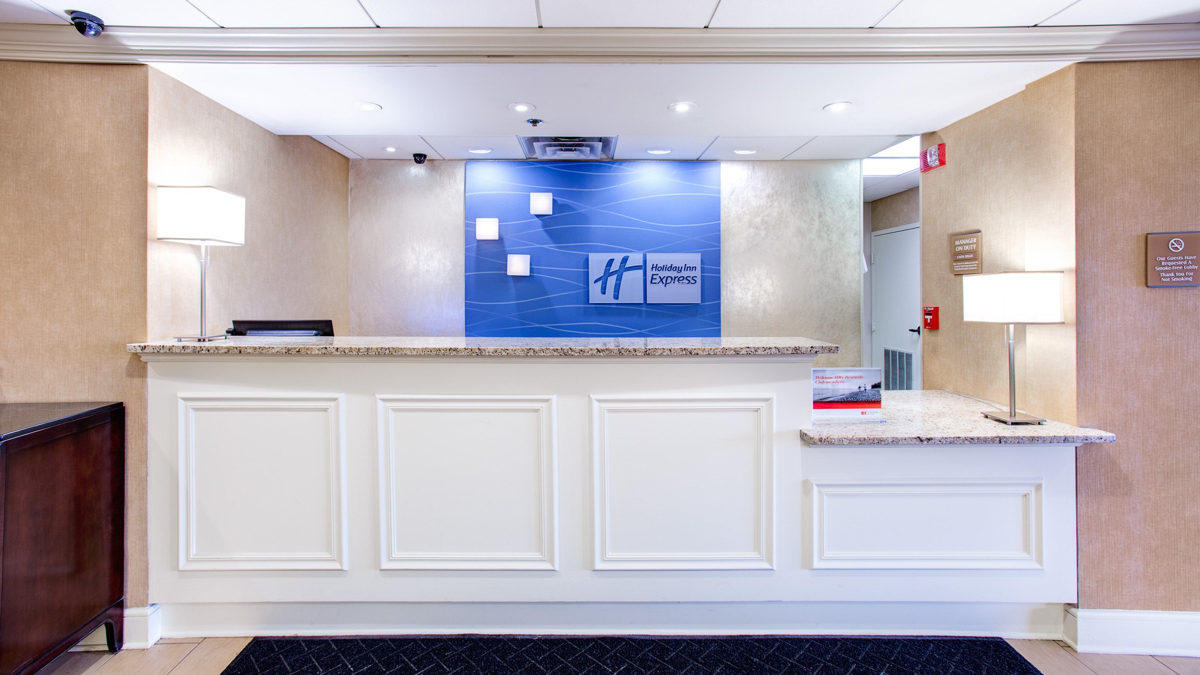 Holiday Inn Express Indianapolis Airport By Ihg Плейнфийлд Екстериор снимка