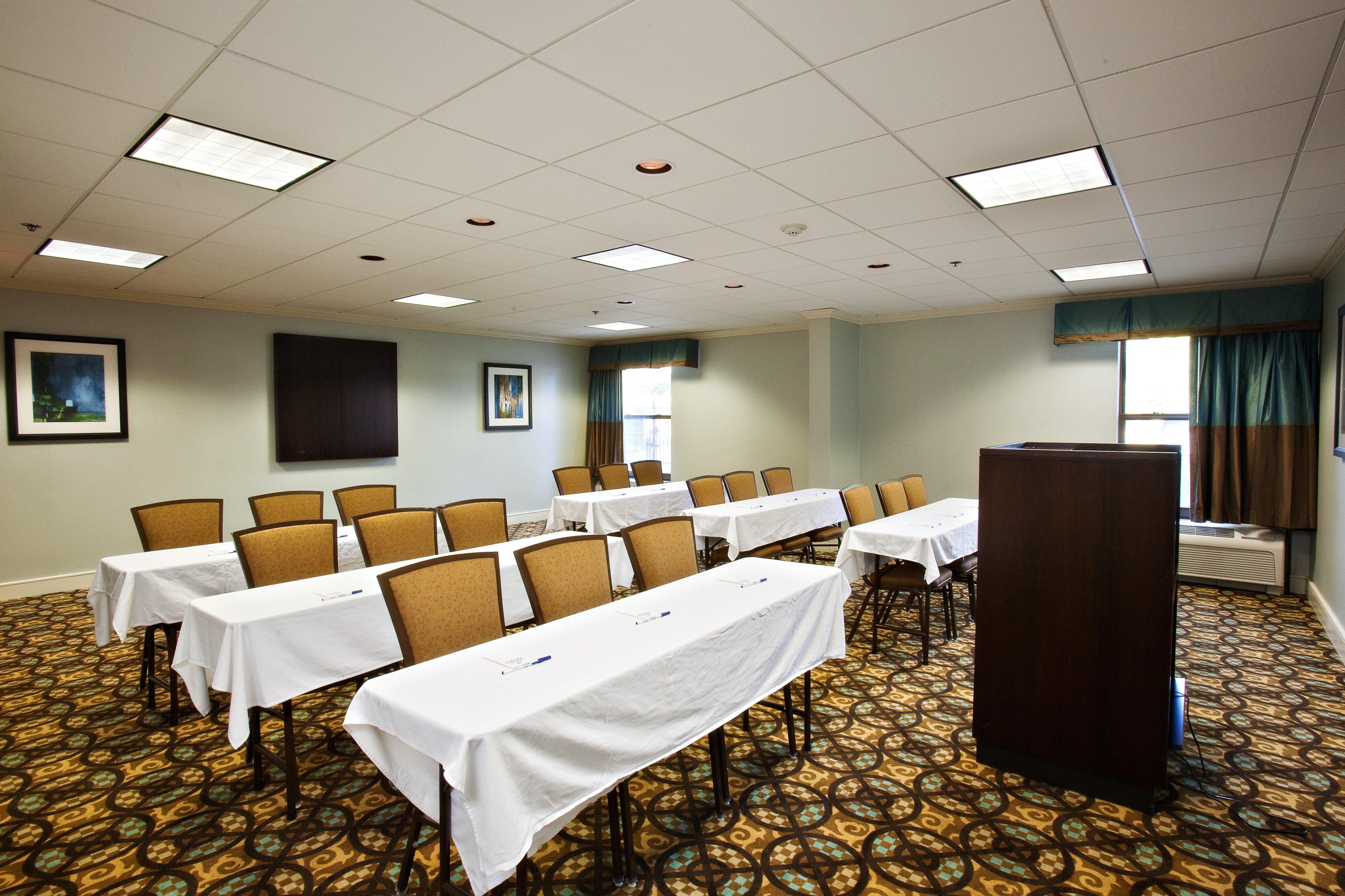 Holiday Inn Express Indianapolis Airport By Ihg Плейнфийлд Екстериор снимка