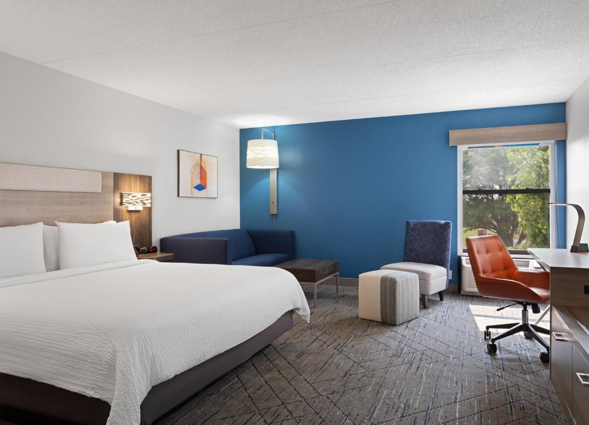 Holiday Inn Express Indianapolis Airport By Ihg Плейнфийлд Екстериор снимка