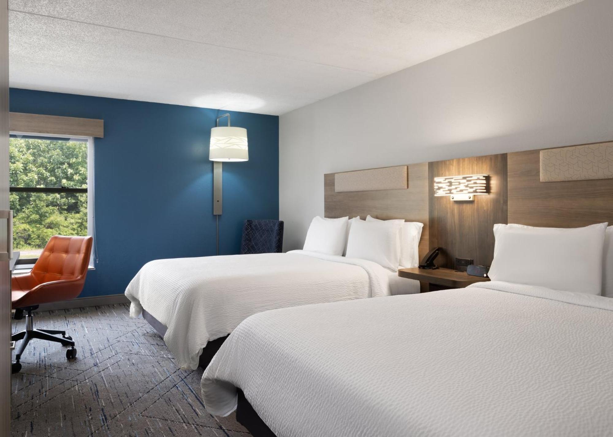 Holiday Inn Express Indianapolis Airport By Ihg Плейнфийлд Екстериор снимка