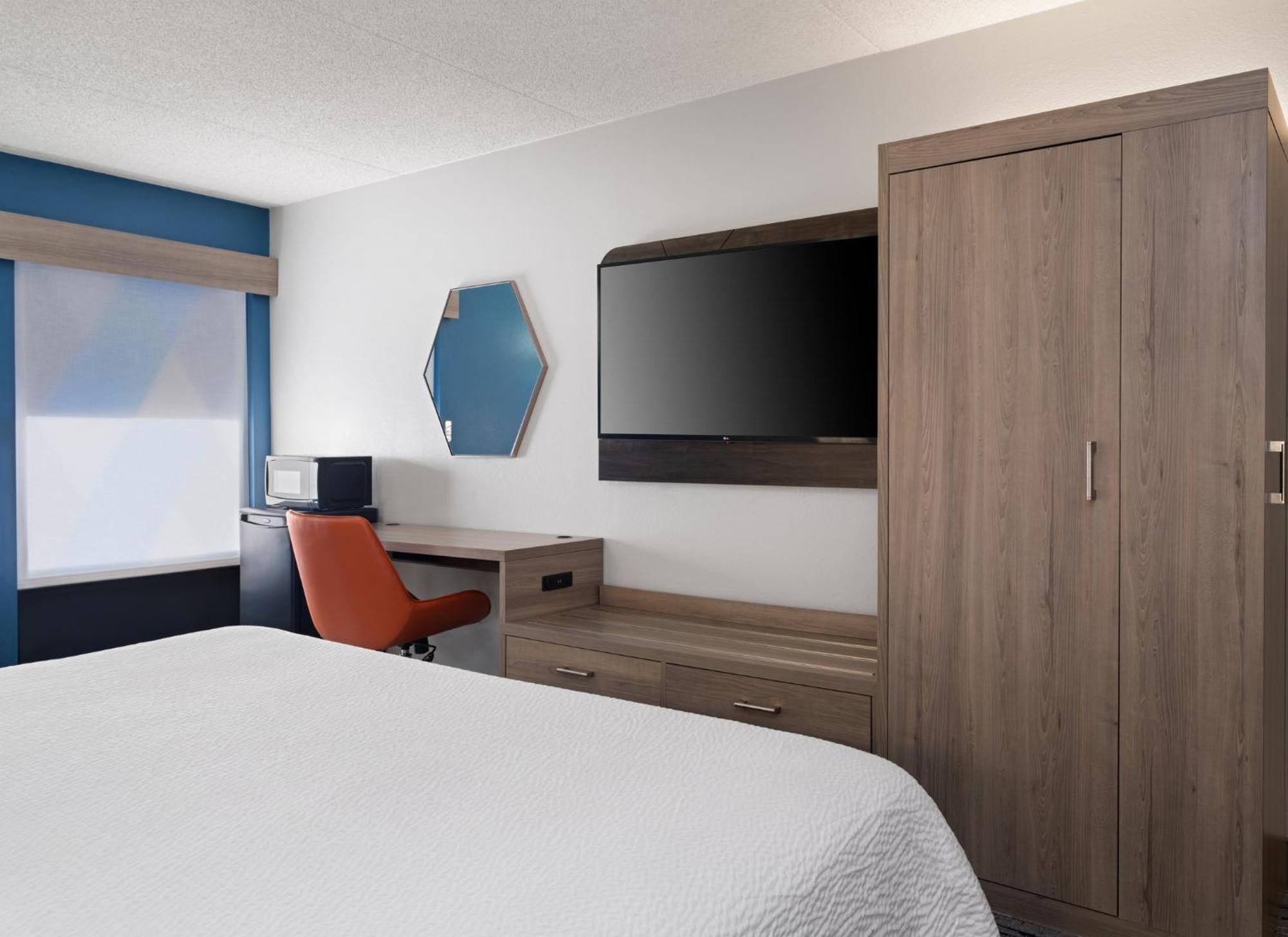 Holiday Inn Express Indianapolis Airport By Ihg Плейнфийлд Екстериор снимка