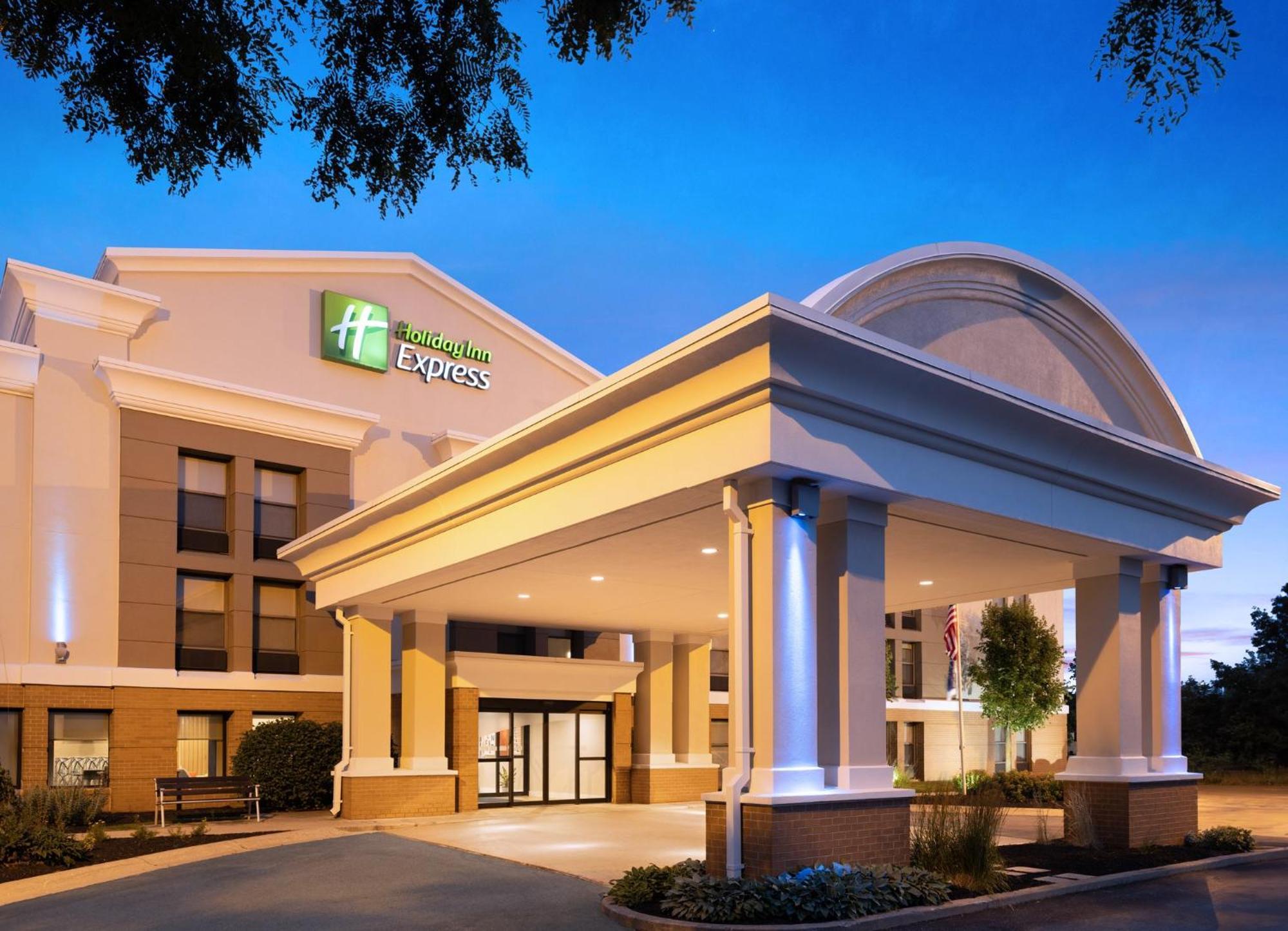 Holiday Inn Express Indianapolis Airport By Ihg Плейнфийлд Екстериор снимка