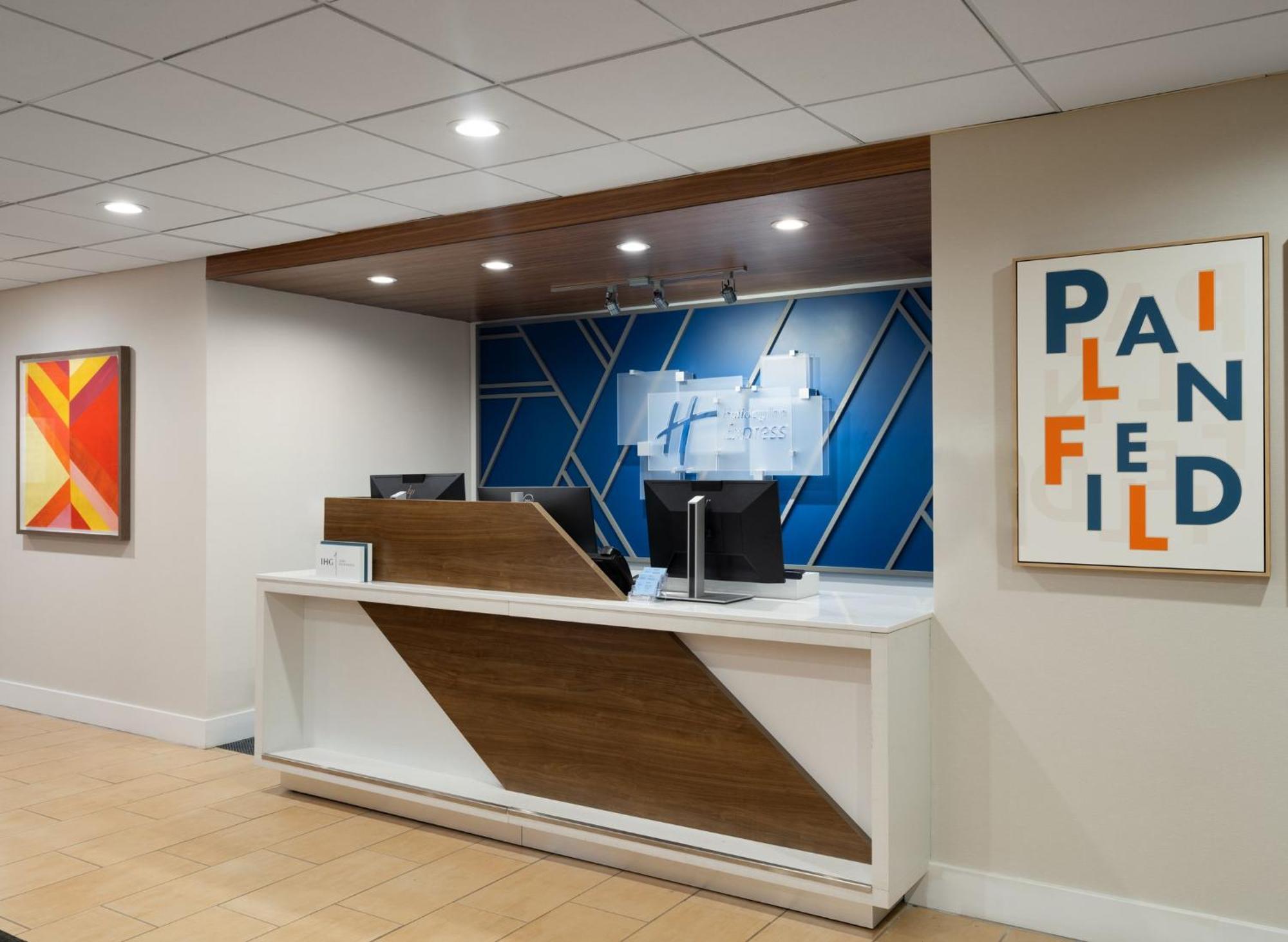 Holiday Inn Express Indianapolis Airport By Ihg Плейнфийлд Екстериор снимка