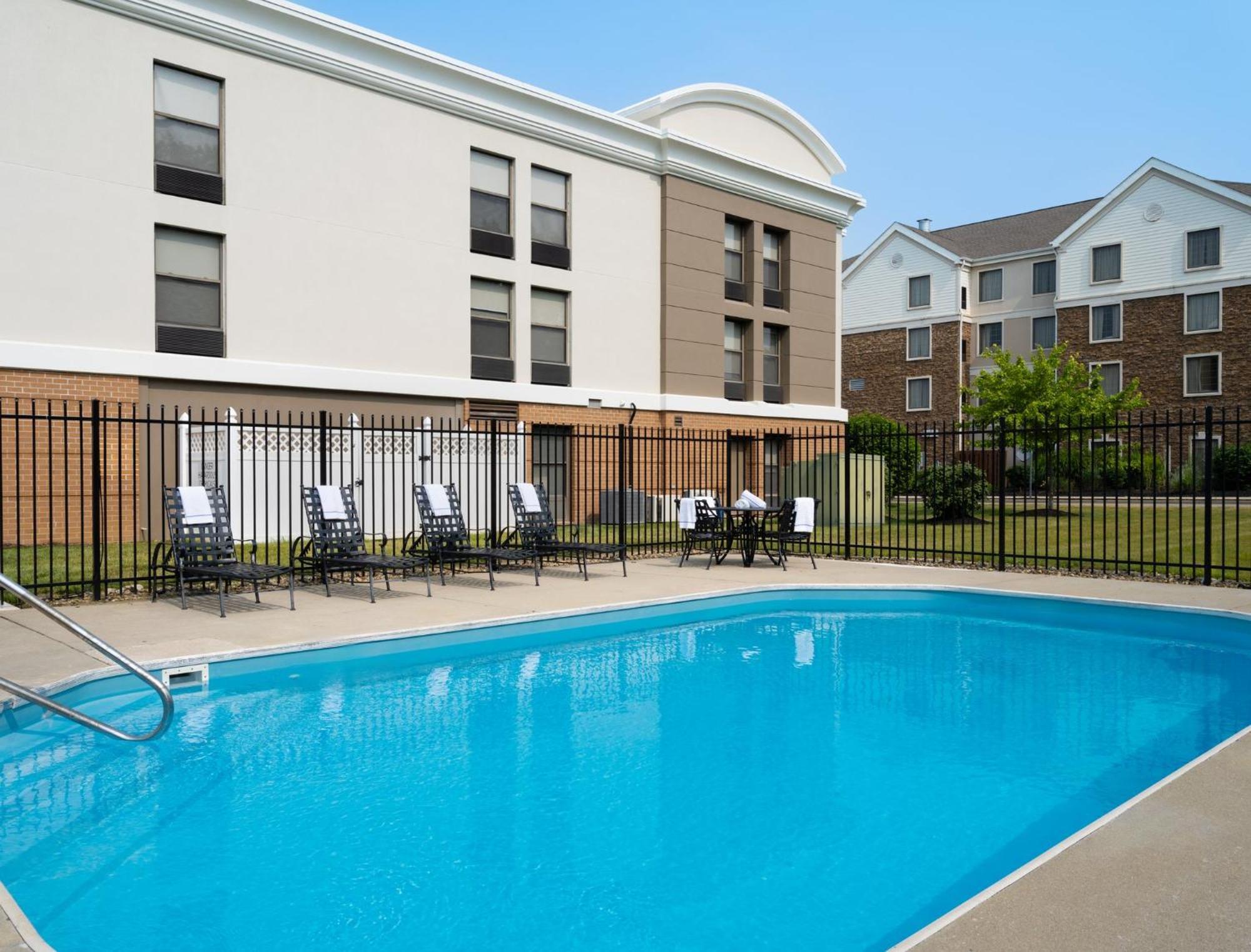 Holiday Inn Express Indianapolis Airport By Ihg Плейнфийлд Екстериор снимка