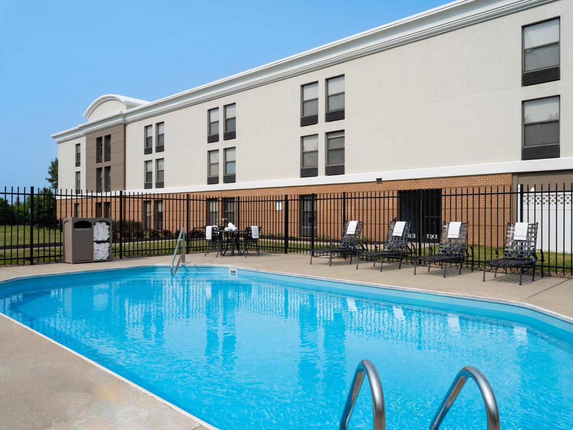 Holiday Inn Express Indianapolis Airport By Ihg Плейнфийлд Екстериор снимка